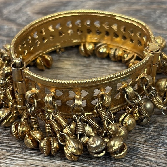 80’s Indian Bell Kashmiri Hinged Cuff Bracelet - Picture 3 of 8